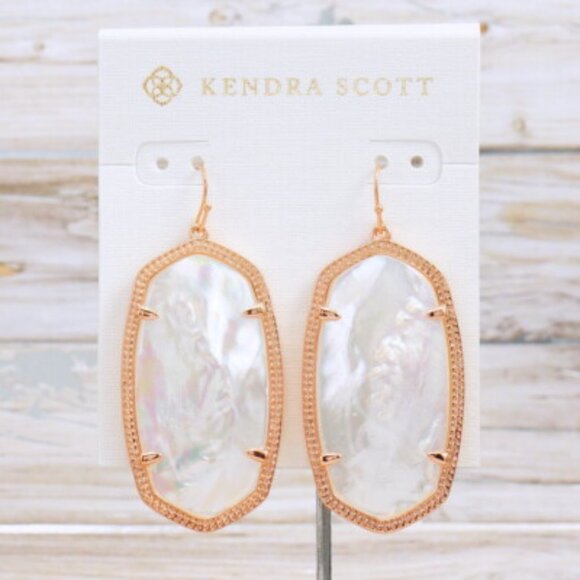 NWT Kendra Scott Danielle dangle earrings in Rose Gold and Mother of Pearl! - Picture 1 of 14
